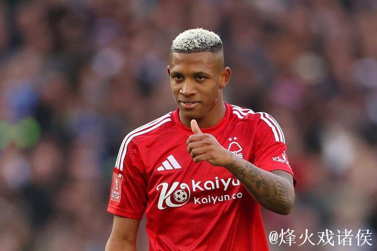 里奥斯转会费预计3000万至3500万欧元,诺丁汉森林有意引进这名中场 里奥斯转会费预计3000万至3500万欧元,诺丁汉森林有意引进这名中场