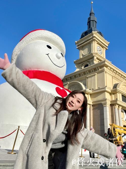 雪国降临陆家嘴中心!与超大雪人乐享冬日 雪国降临陆家嘴中心!与超大雪人乐享冬日